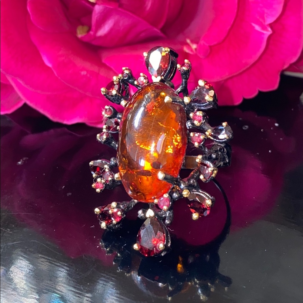 Exquisite Genuine Amber Ring with Gemstones - Picture 4 of 8